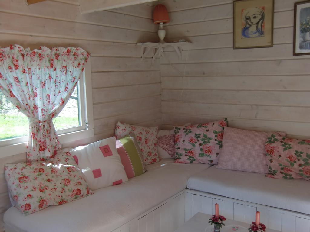 Finnsta Gard Cottages Vasteras Room photo